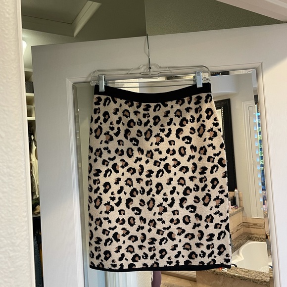 Velvet by Graham & Spencer Leopard Skirt - Picture 2 of 4